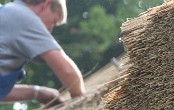 professional Rhyd Y Cwm thatchers